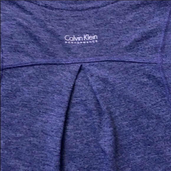 2 Calvin Klein t-shirts - Picture 7 of 7